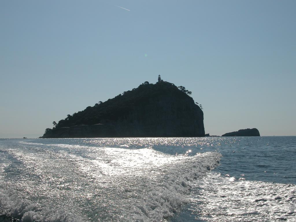 La Perla Del Magra Holidays House Monte Marcello Luaran gambar