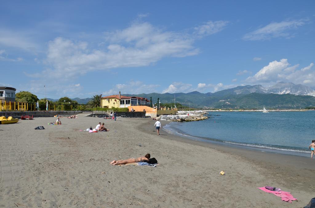 La Perla Del Magra Holidays House Monte Marcello Luaran gambar