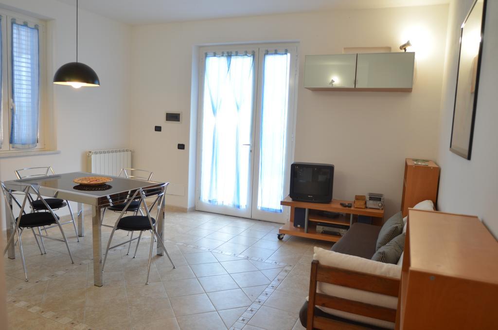 La Perla Del Magra Holidays House Monte Marcello Luaran gambar