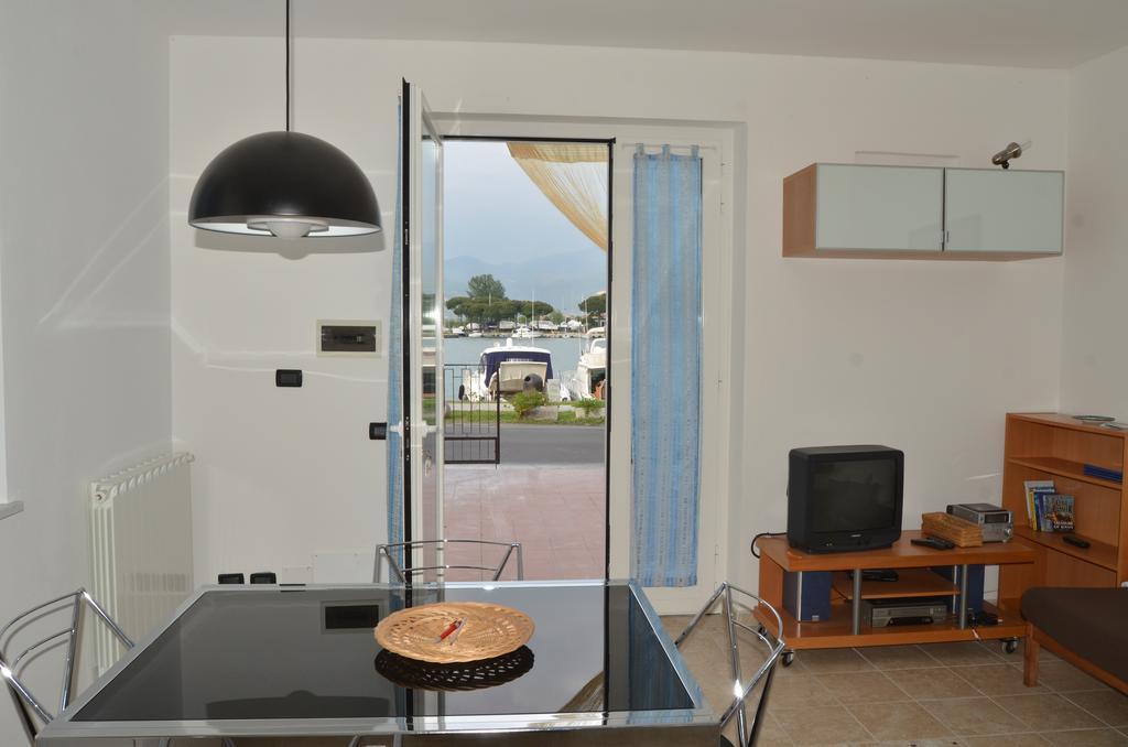 La Perla Del Magra Holidays House Monte Marcello Luaran gambar